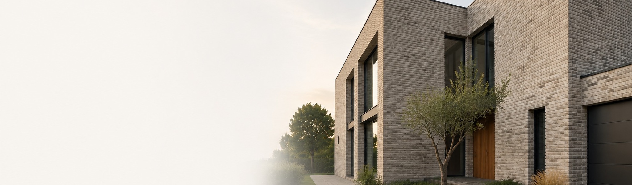 Gevelstenen in de steenpresentatie van Baksteencentrum Limburg